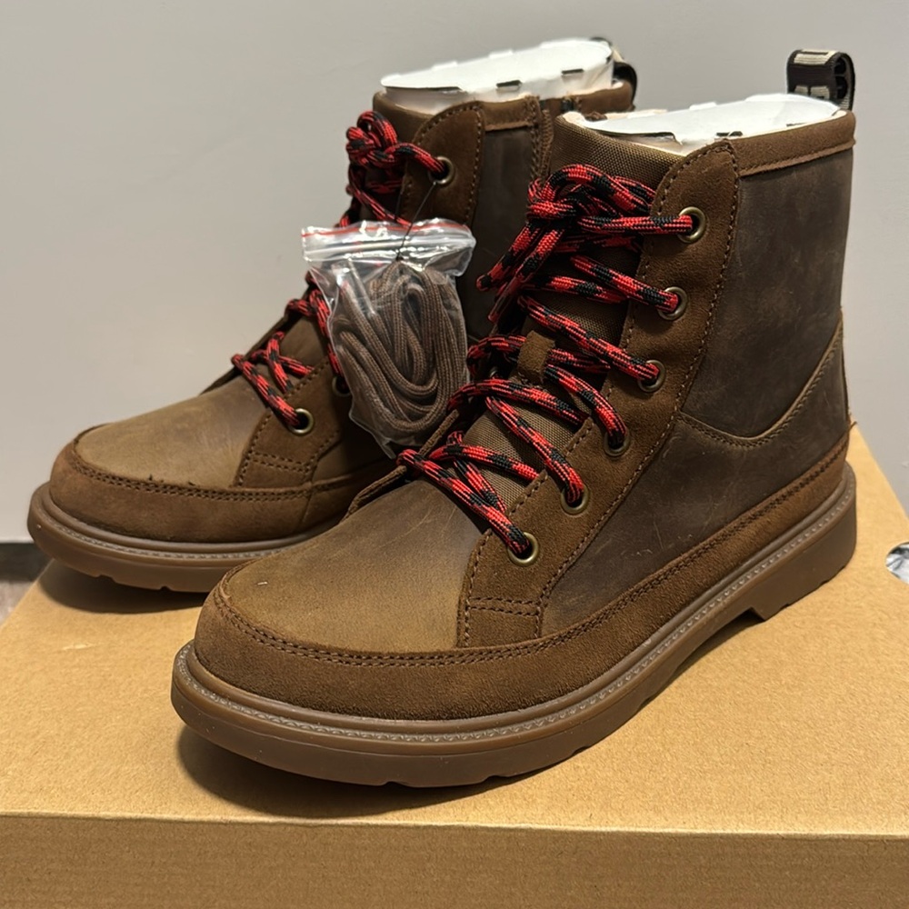 UGG Big Kid’s Robley weather boot